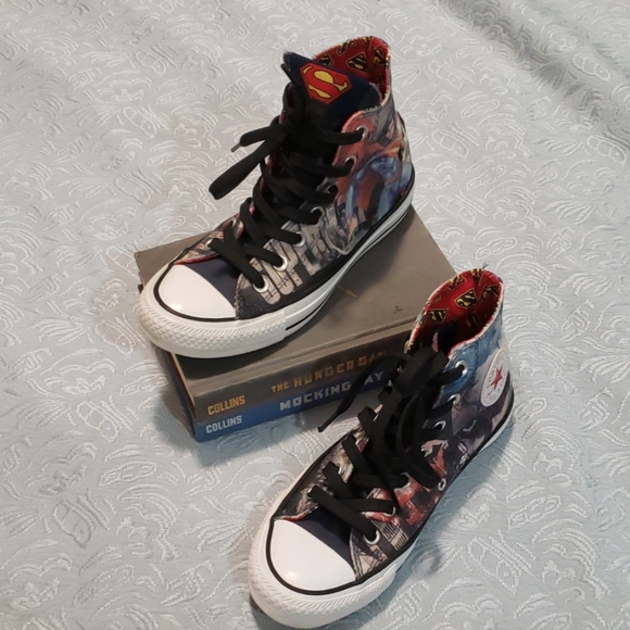 Converse Shoes - Unisex DC Superman branded converse hightops